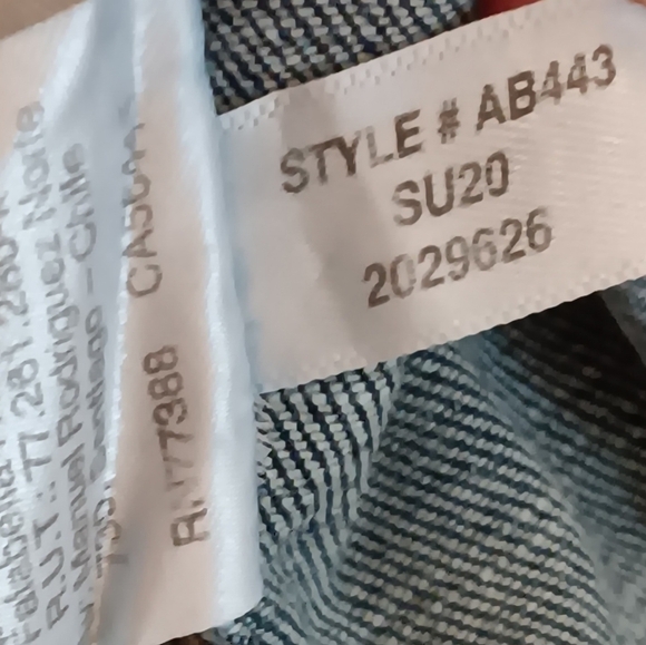 J. Crew Factory Women's Med-wash Denim Short Jean Jacket with Chest Pockets S - Picture 6 of 9